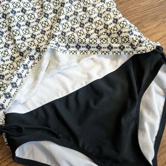 Gossip one piece Bathing suit Black and white size small - Picture 6 of 8